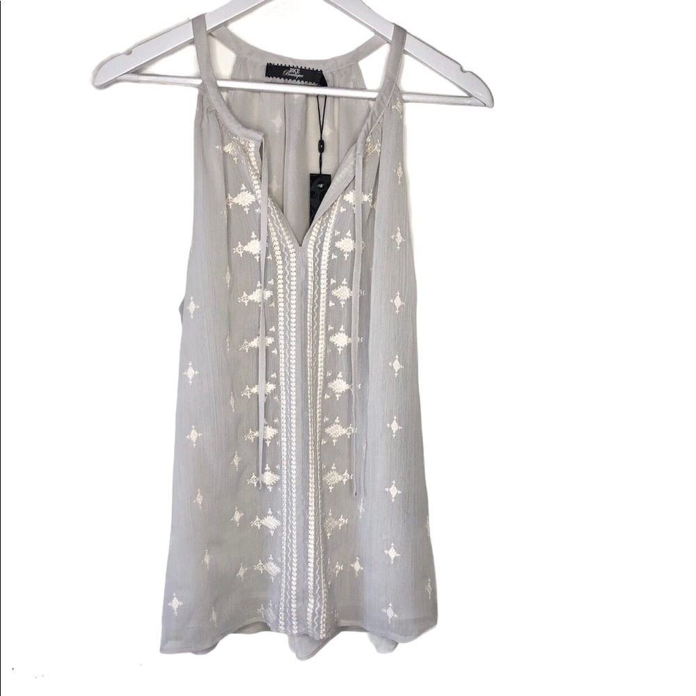BKE BOUTIQUE sleeveless top medium shear pale gray embroidered NWT